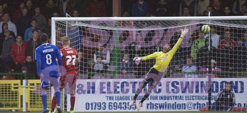 Swindon v MacclesfieldMacclesfield score their first.