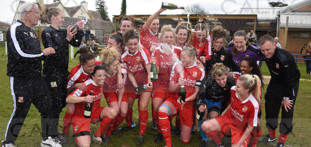 ©Calyx Picture Agency
Swindon Town Ladies v Shanklin Town Ladies.
Swindon won 8-0 and took the league title.